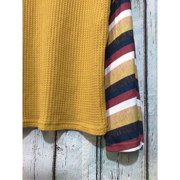 NWT Aceshin Gold Waffle Pattern Top with Colorful Sleeves Size Small ❤️💕 - Picture 8 of 13